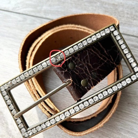 Aldo Rhinestones Distressed Leather  Belt Made in Canada - Picture 16 of 16